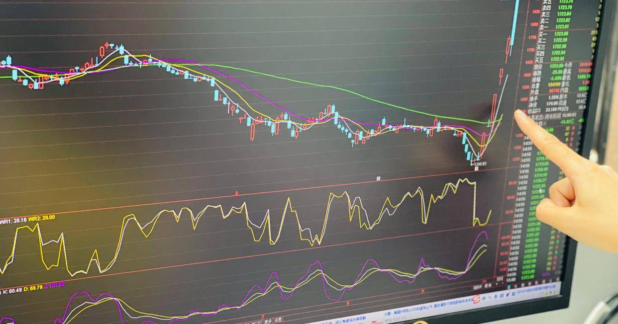 皇冠信用网怎么代理_现在A股市场就像个压紧的弹簧皇冠信用网怎么代理,随时可能“砰”的一下爆发!