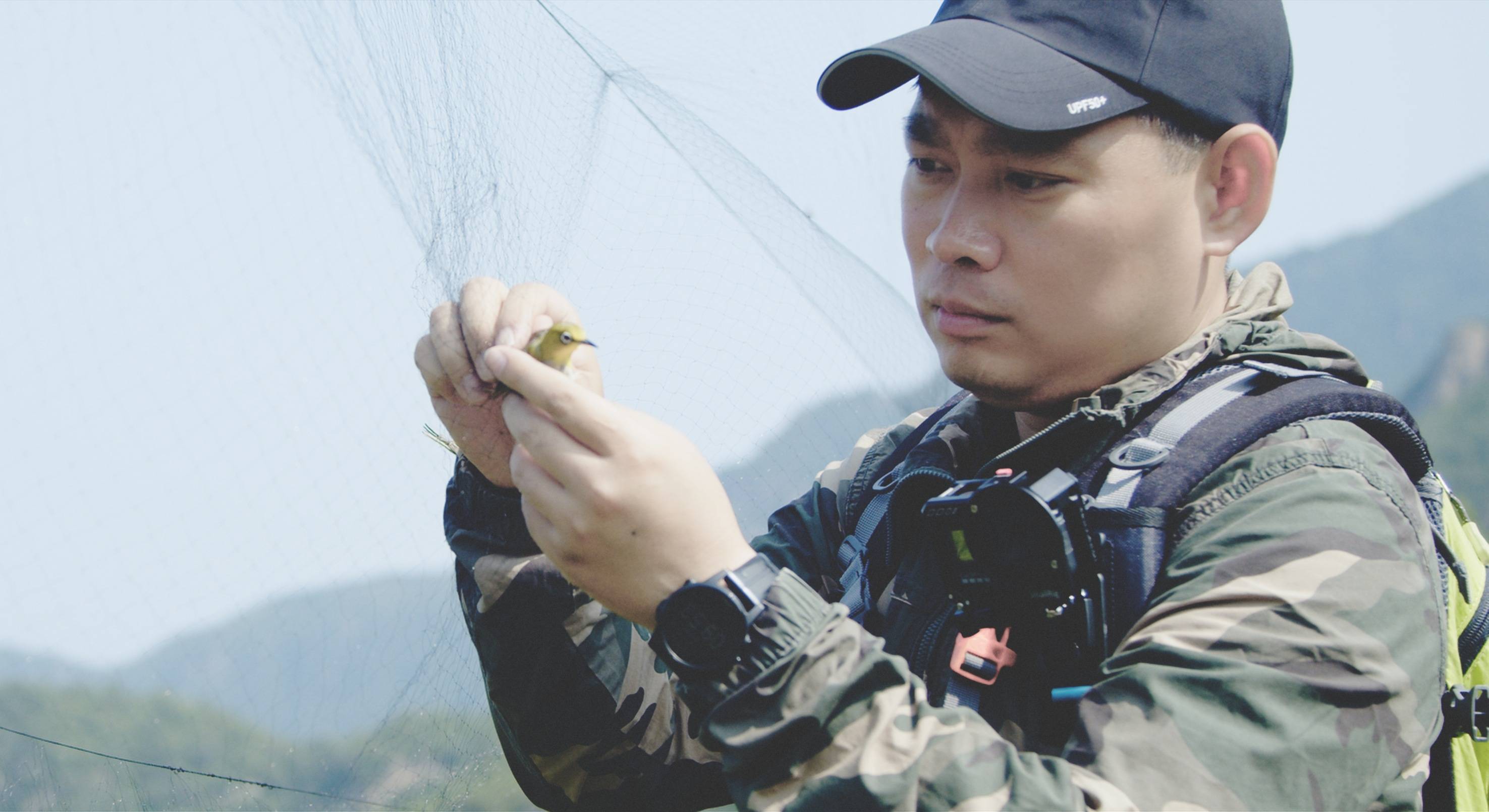 皇冠信用网注册开通_森林警察韩孟祺:乔装成驴友潜伏密林中皇冠信用网注册开通,抓获“粘鸟”嫌疑人