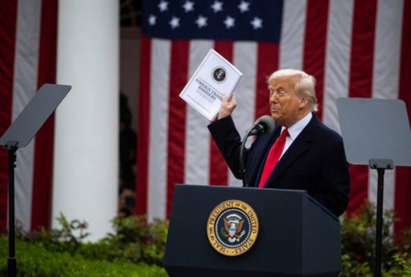 皇冠信用网结算日是哪天_“这是逼中国放弃美债皇冠信用网结算日是哪天,特朗普搬起石头砸自己的脚”