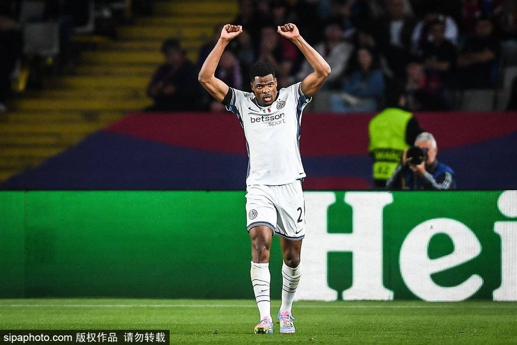 皇冠信用网登_欧冠-进球大战皇冠信用网登!邓弗里斯2射1传亚马尔破门 巴萨3-3国米