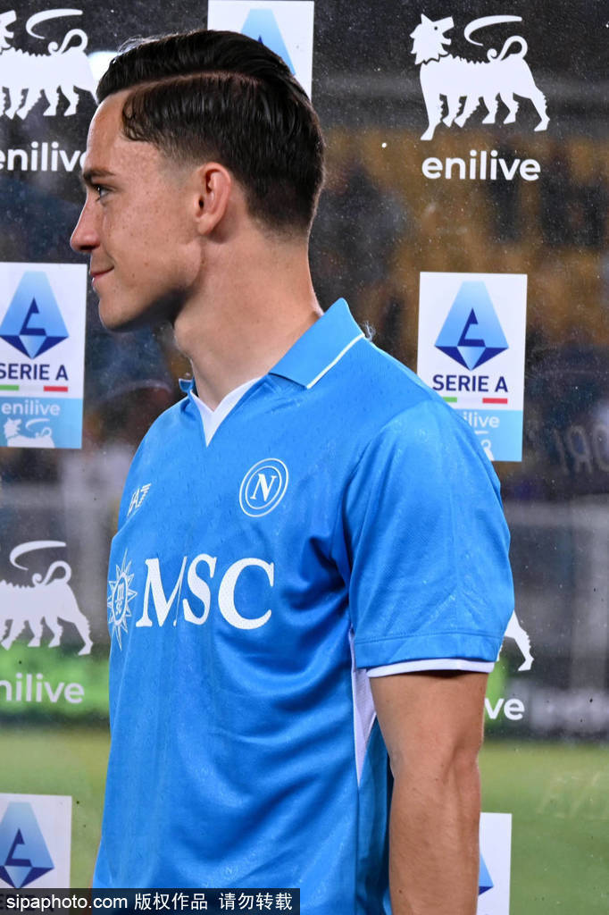 皇冠信用代理流程_国米哭晕!孔蒂铁血那不勒斯笑傲意甲皇冠信用代理流程,三年两冠谁与争锋?