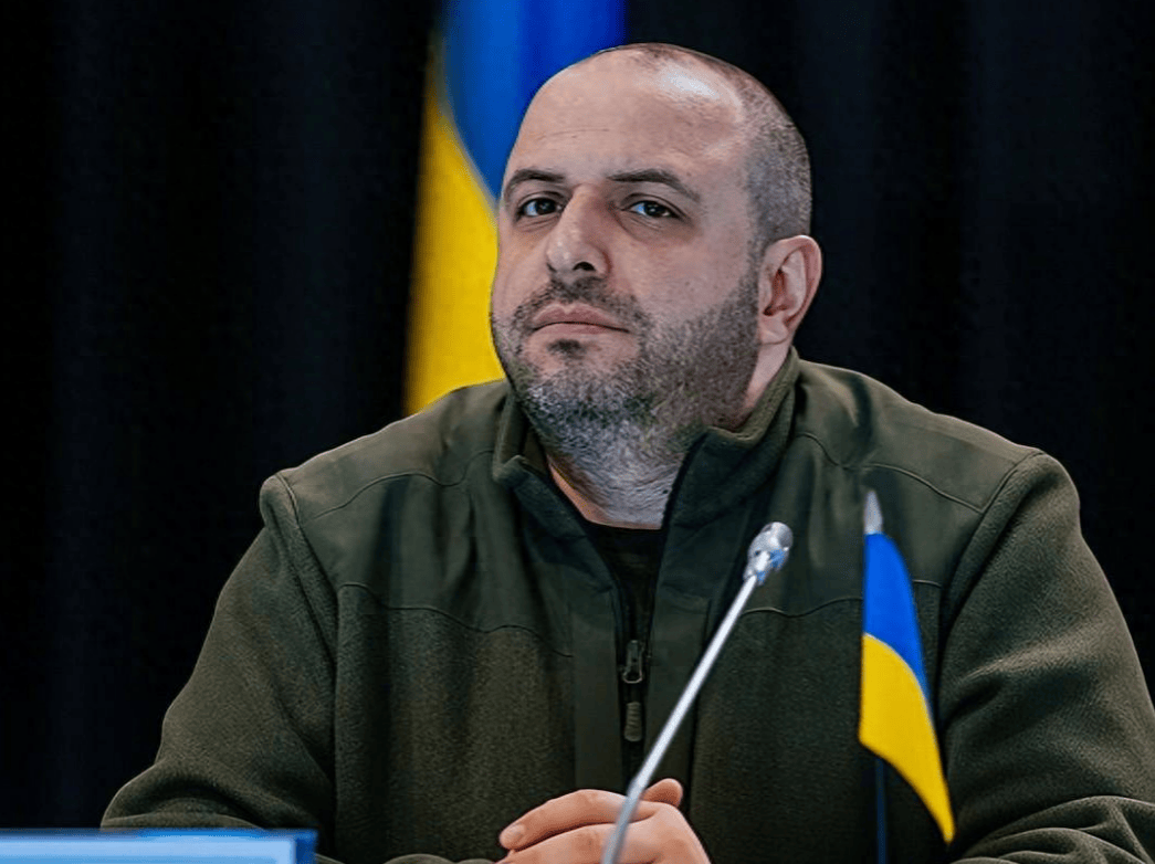 hga030注册_乌克兰彻底没救了!士兵前线艰苦作战hga030注册,国防部长却贪污军费让妻儿在美国享受奢华生活