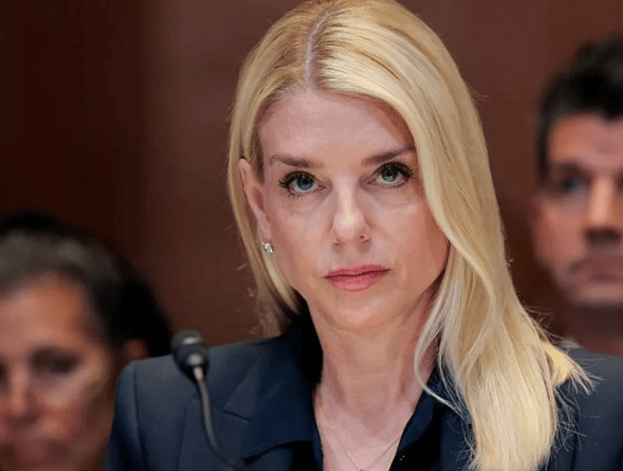 如何注册皇冠足球代理_继马斯克后如何注册皇冠足球代理,美众议长也罕见唱反调!一桩6年前的旧案,为何让特朗普阵营陷入危机?