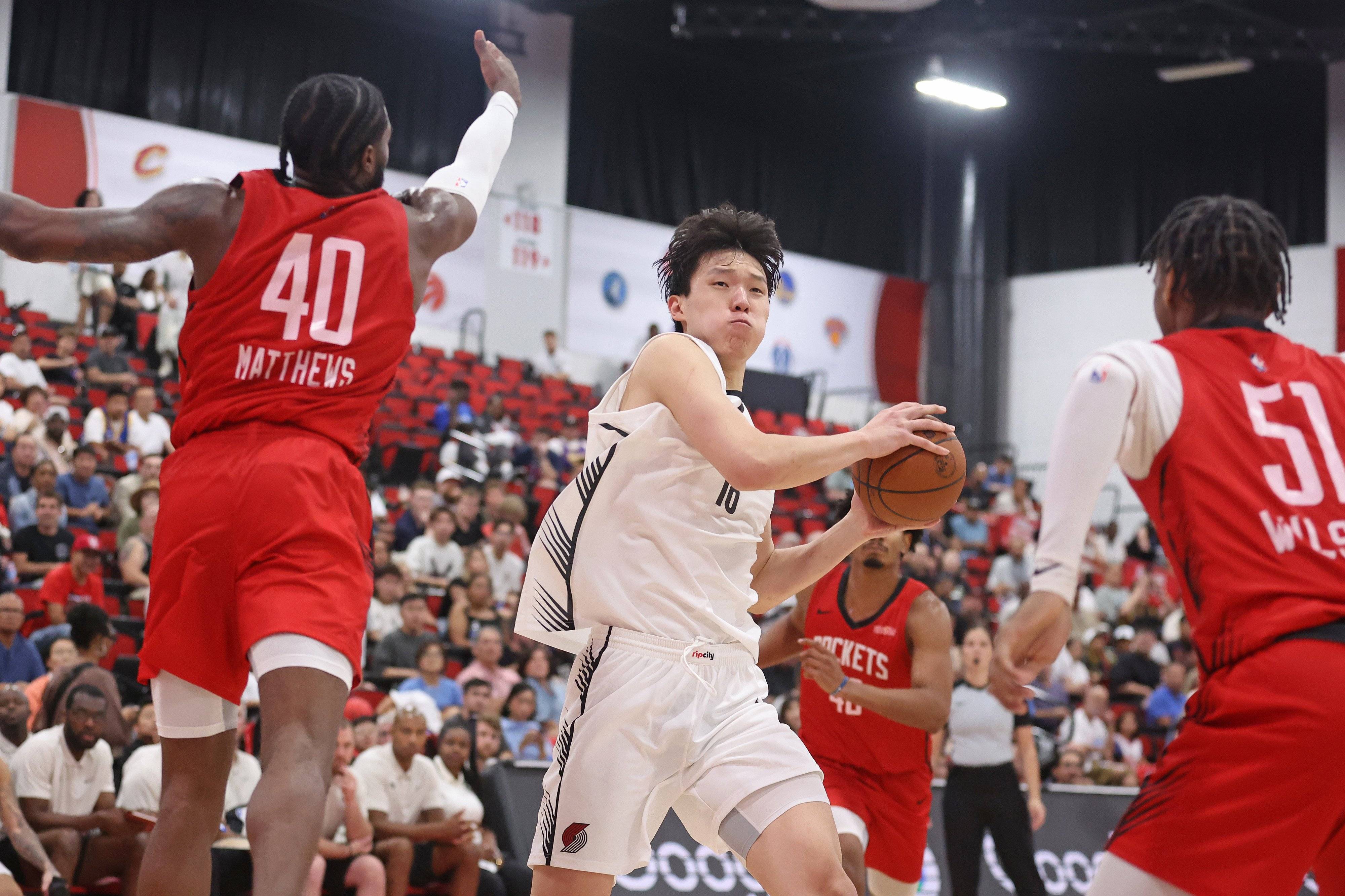 皇冠信用網如何注册_杨瀚森8+8+5+3篮板创新高 夏联G4开拓者击败火箭