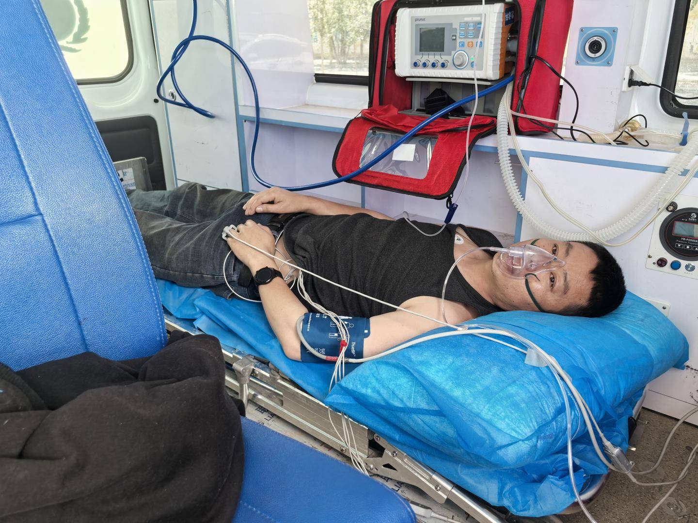 皇冠信用網怎么租_青海一男子被罕见剧毒阿拉善蝮蛇咬伤皇冠信用網怎么租,因无血清一度想放弃治疗 警车开道转运700公里救命