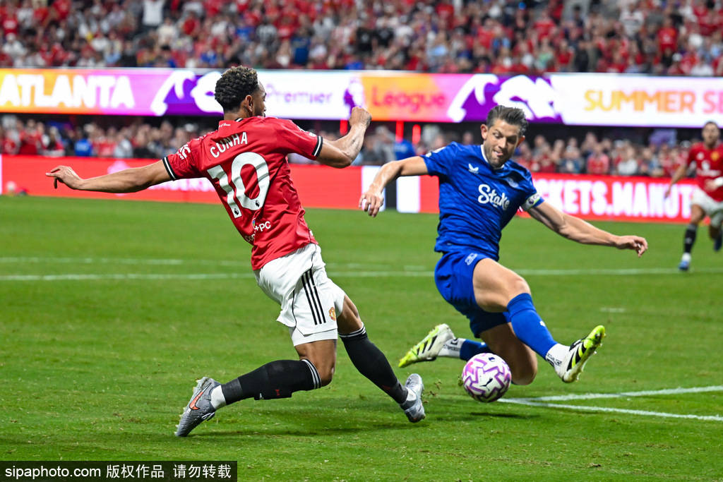 阿森纳足球
_曼联虽败犹荣:库尼亚与姆贝莫点燃复兴希望