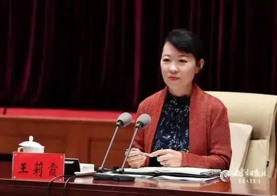 皇冠信用网在线注册
_正部级美女大员被查!千万华服堆满多套住宅皇冠信用网在线注册
,化妆团队提前数小时待命~