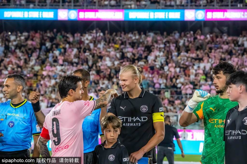 格里姆斯比vs曼联足球_那不勒斯签下霍伊伦的背后:4500万欧转会费与战术需求的深度剖析