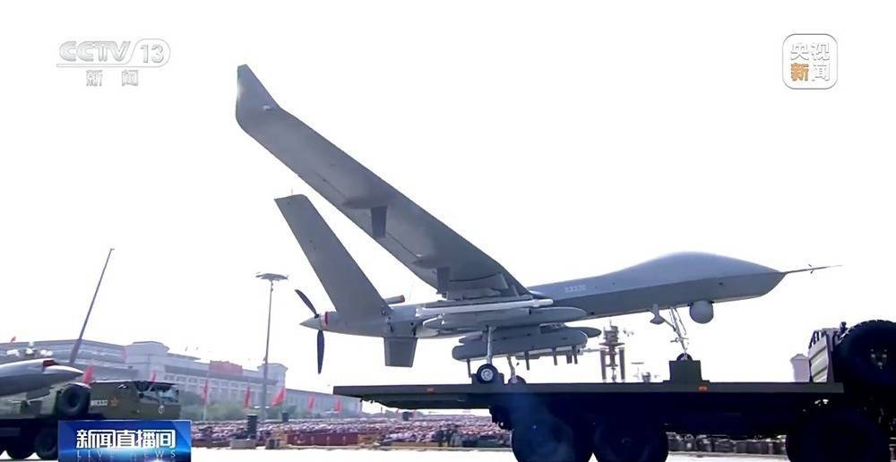 冰岛vs斯洛文尼亚_装备超宽超限、队形设置复杂 10架无人战鹰如何米秒不差精彩亮相?