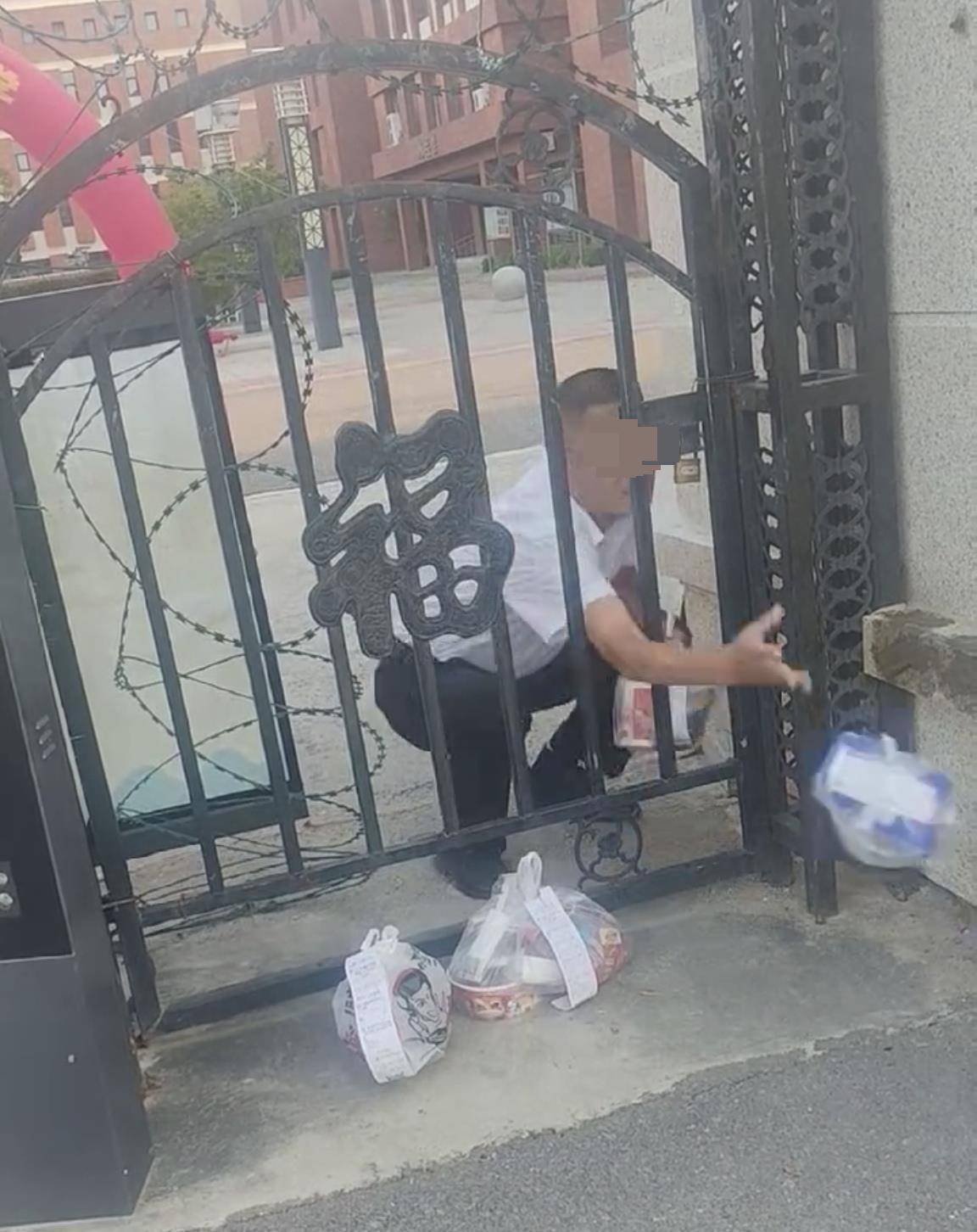 挪威v摩尔多瓦_河北石家庄一学校工作人员扔学生外卖挪威v摩尔多瓦?教育局:正调查核实