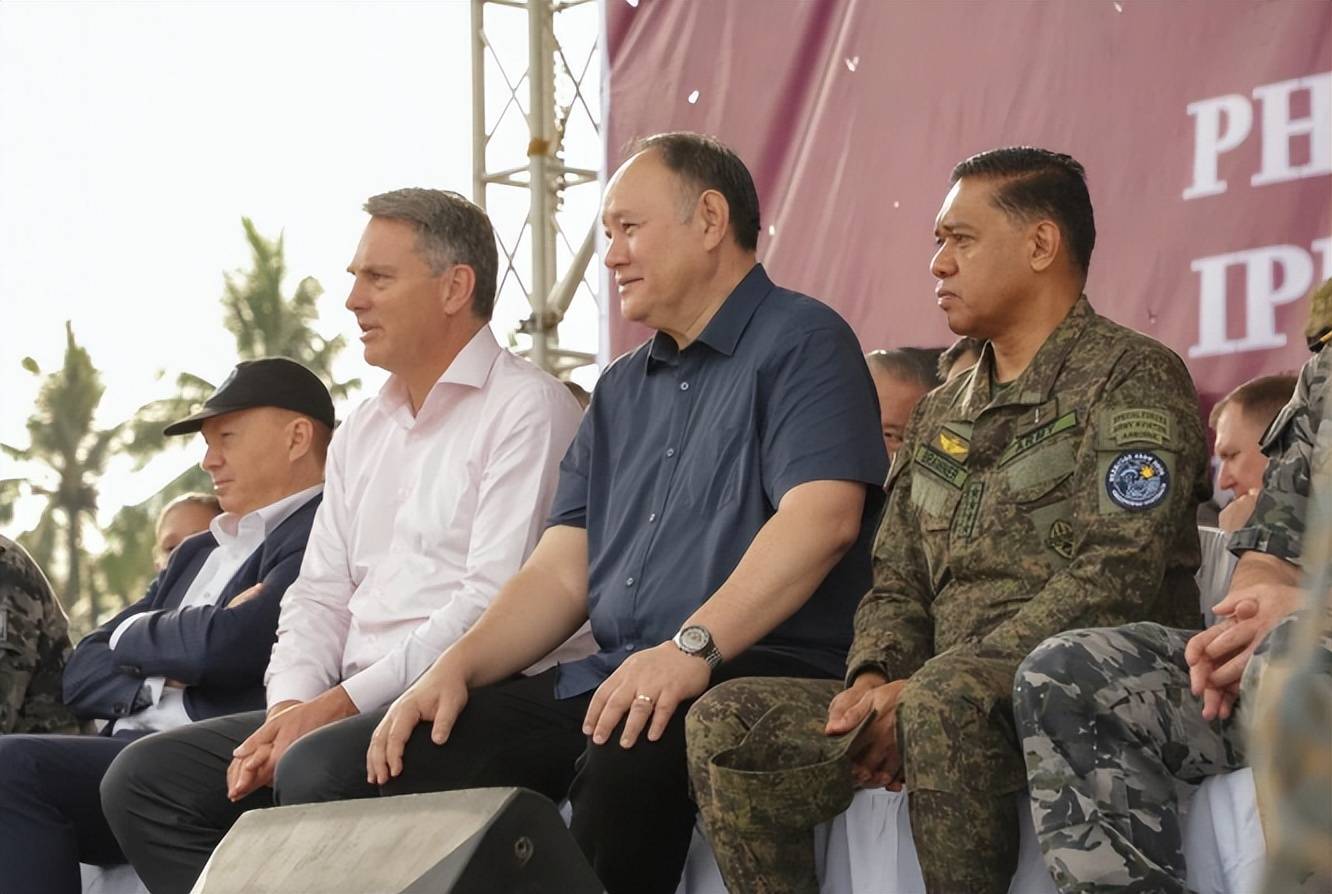 皇冠信用最新地址_中方果断出手!凌晨5点黄岩岛大捷皇冠信用最新地址,菲律宾十余艘船无端挑衅,被中国水炮喷射驱逐