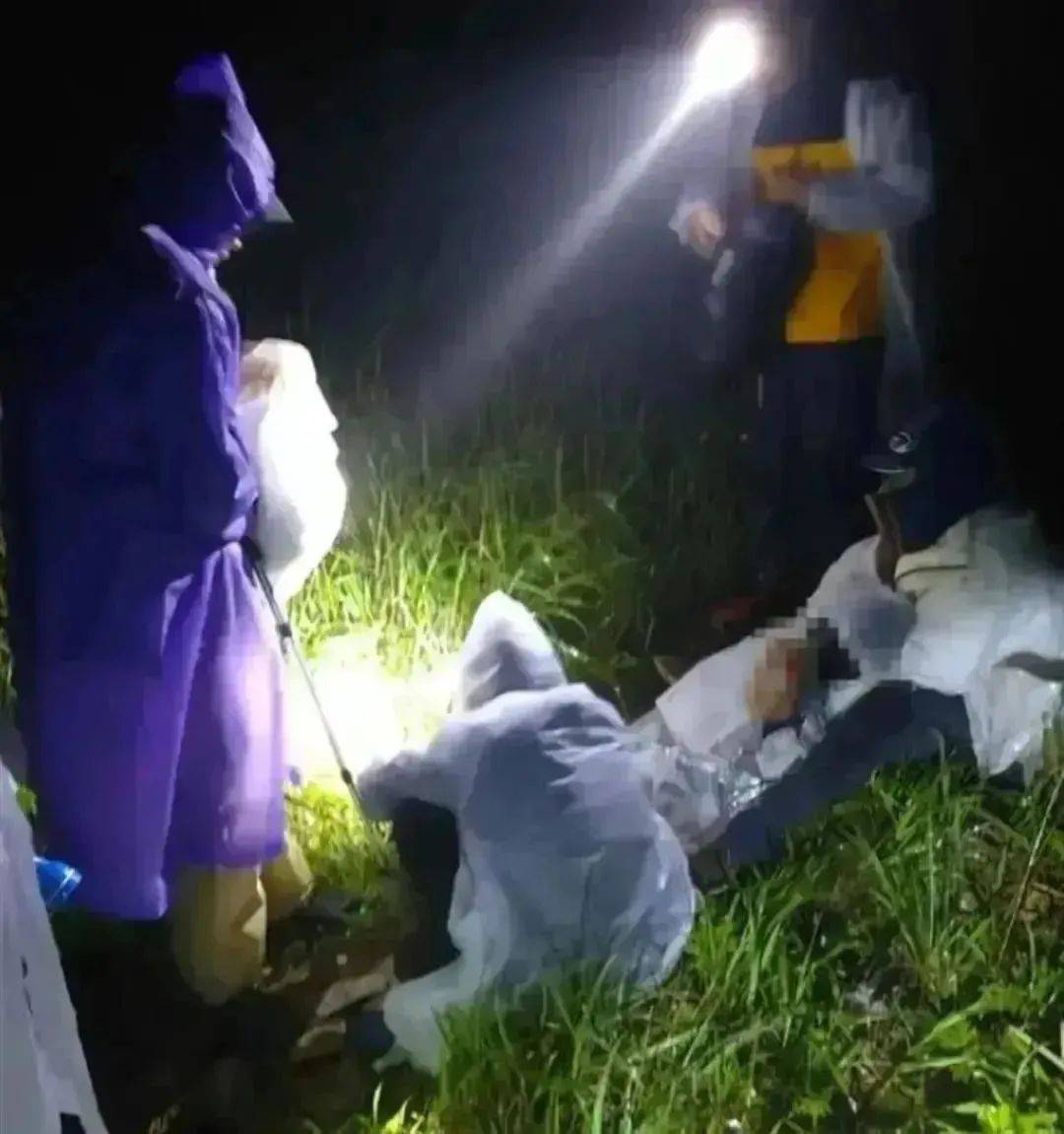 皇冠信用網代理出租
_93岁老人进山失联皇冠信用網代理出租
,两天后发现他倒挂在树杈上苦撑……