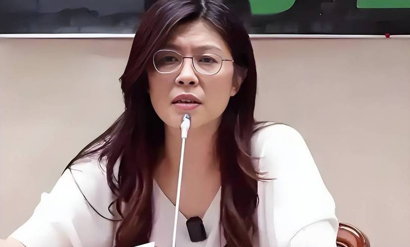 皇冠信用网开户
_两岸和平统一还远吗?登机赴京前皇冠信用网开户
,郑丽文公布人事名单,朱立伦回应特殊,不准打破惯例!