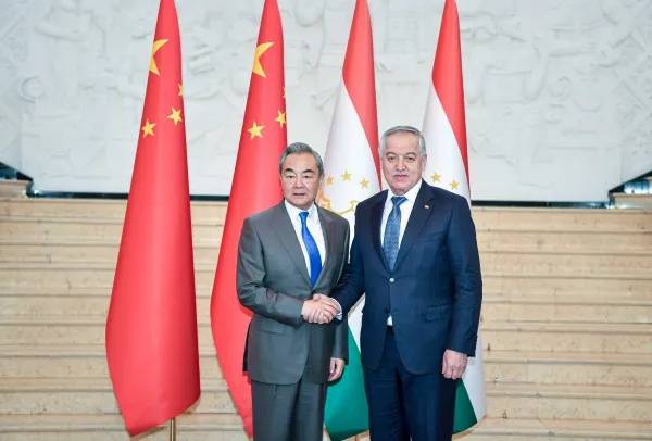 皇冠信用網注册开户_王毅：日本现职领导人讲了不该讲的话皇冠信用網注册开户，越了不应碰的红线，中方必须予以坚决回击