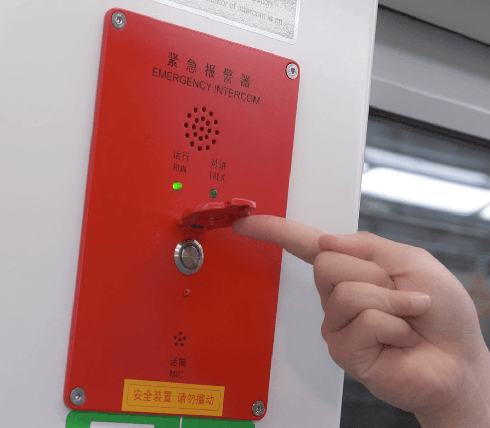 皇冠信用网押金多少_事发上海地铁！女子蹲坐车厢被摔倒男子压骨折皇冠信用网押金多少，十级伤残！