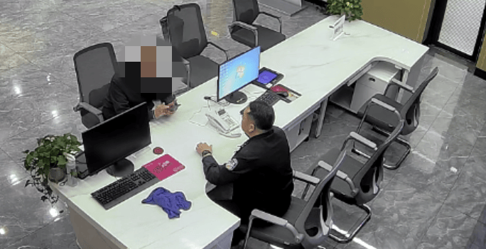 皇冠信用網开号_浙江男子花30万买金条送孙子皇冠信用網开号，所长、行长都上门了……