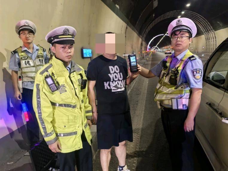 皇冠信用網代理登3_连续两晚皇冠信用網代理登3，重庆同一隧道！这两人的“神操作”看呆交警