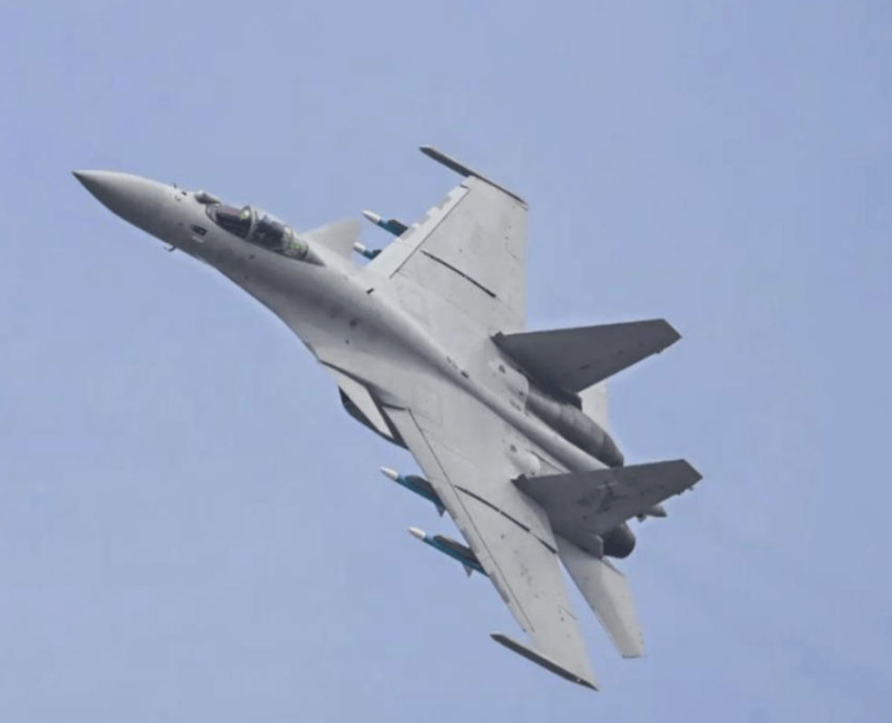 哥伦比亚足球_日本丢脸丢大了哥伦比亚足球，F15战机挑衅辽宁舰，还没看见歼15T，就被雷达锁定！