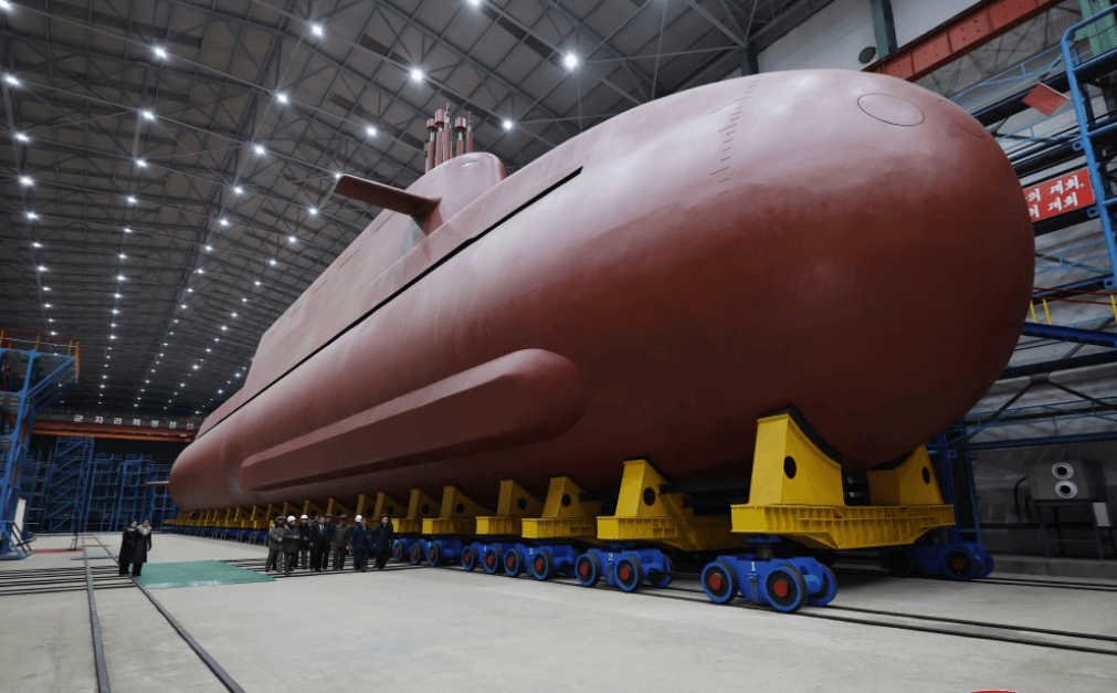 正版皇冠信用网_核观察｜朝鲜首次公开核潜艇照片正版皇冠信用网，战力如何？释放何种信号？