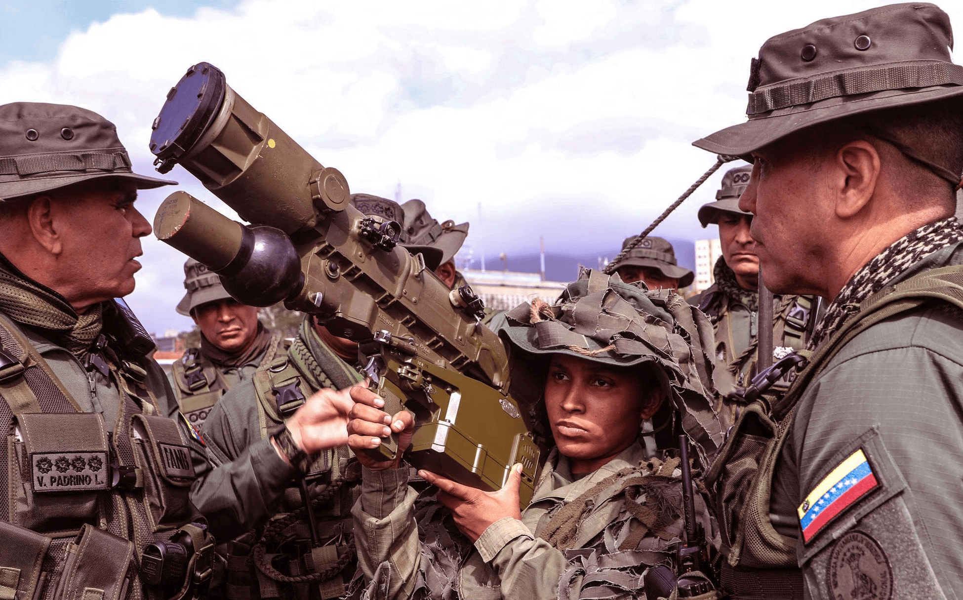 皇冠官网_150架美军战机参战皇冠官网，俄式导弹击中一架：为赏金，内奸出卖马杜罗