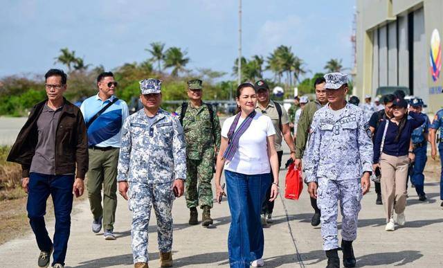 皇冠足球比分
_菲律宾女议员硬闯中业岛皇冠足球比分
,低空飞越敏感空域,结果下一刻表情就严肃了