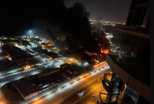 网上买球怎么买 _特朗普天塌了网上买球怎么买 ，伊朗导弹直接炸毁了3艘油轮，还轰塌美国大使馆