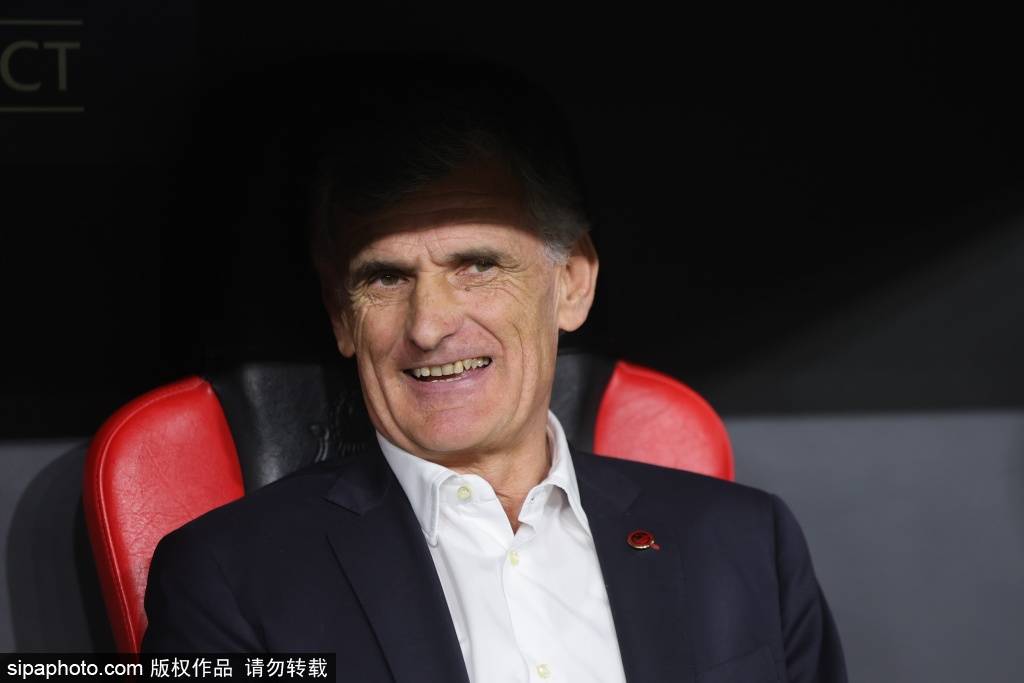 皇冠登3代理申请 _孔帕尼：无法理解迪亚斯的红牌皇冠登3代理申请 ，凯恩那是明显的进球！