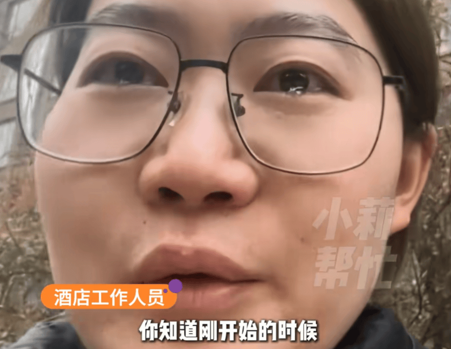 怎么申请皇冠信用网_河南6岁男童被25岁妈妈“遗忘”酒店半月！酒店工作人员自发当起“临时妈妈”怎么申请皇冠信用网，妈妈终于现身，孩子紧抱不愿松手！网友：希望以后被善待