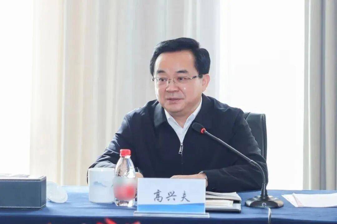 皇冠代理
_道德败坏、结交政治骗子皇冠代理
,浙江省人大常委会原党组副书记、副主任高兴夫被公诉